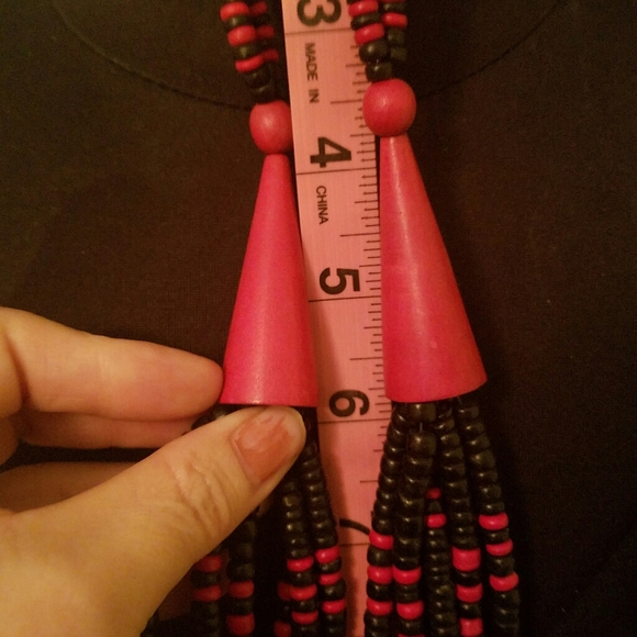 Red and black beads and wood red cones - Picture 6 of 8